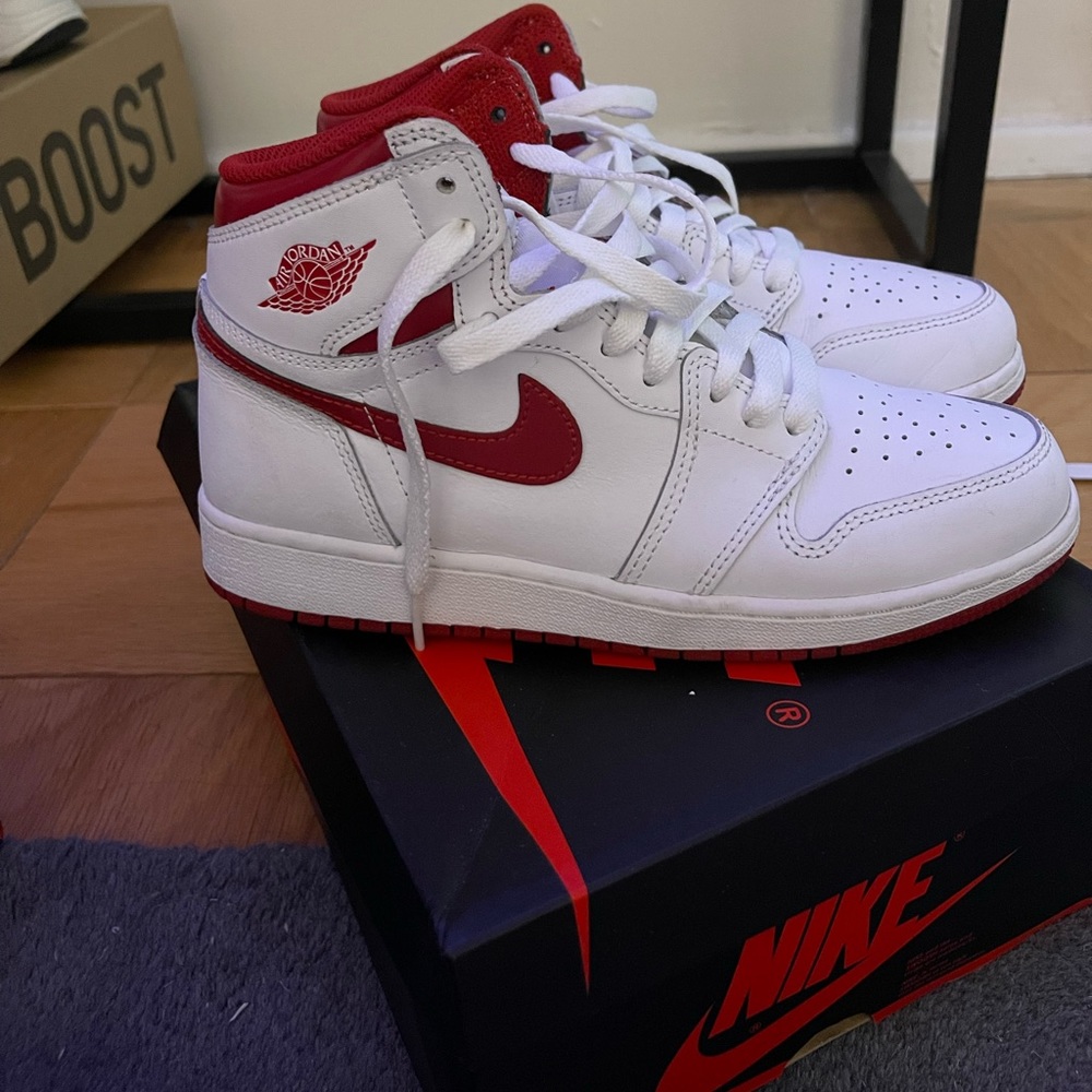 RELISTED- JORDAN 1 RETRO METALLIC RED